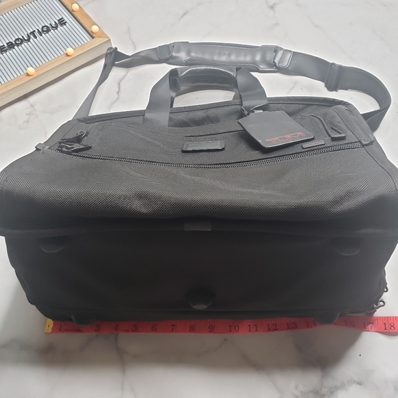 Tumi travel/duffel bag or large briefcase - Picture 2 of 8